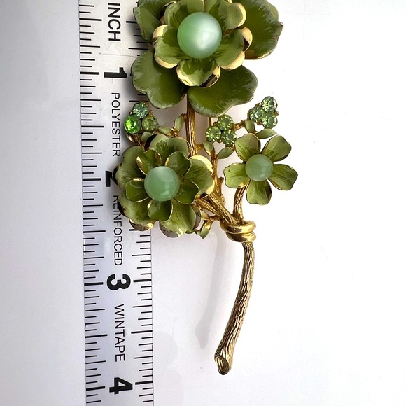 Vintage Green Enamel Floral Rhinestone Brooch with Gold Accents - Picture 6 of 6